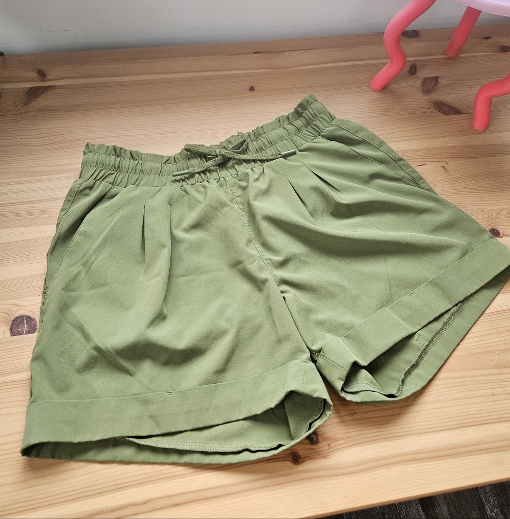 Mondetta High Waist Green Women's Shorts